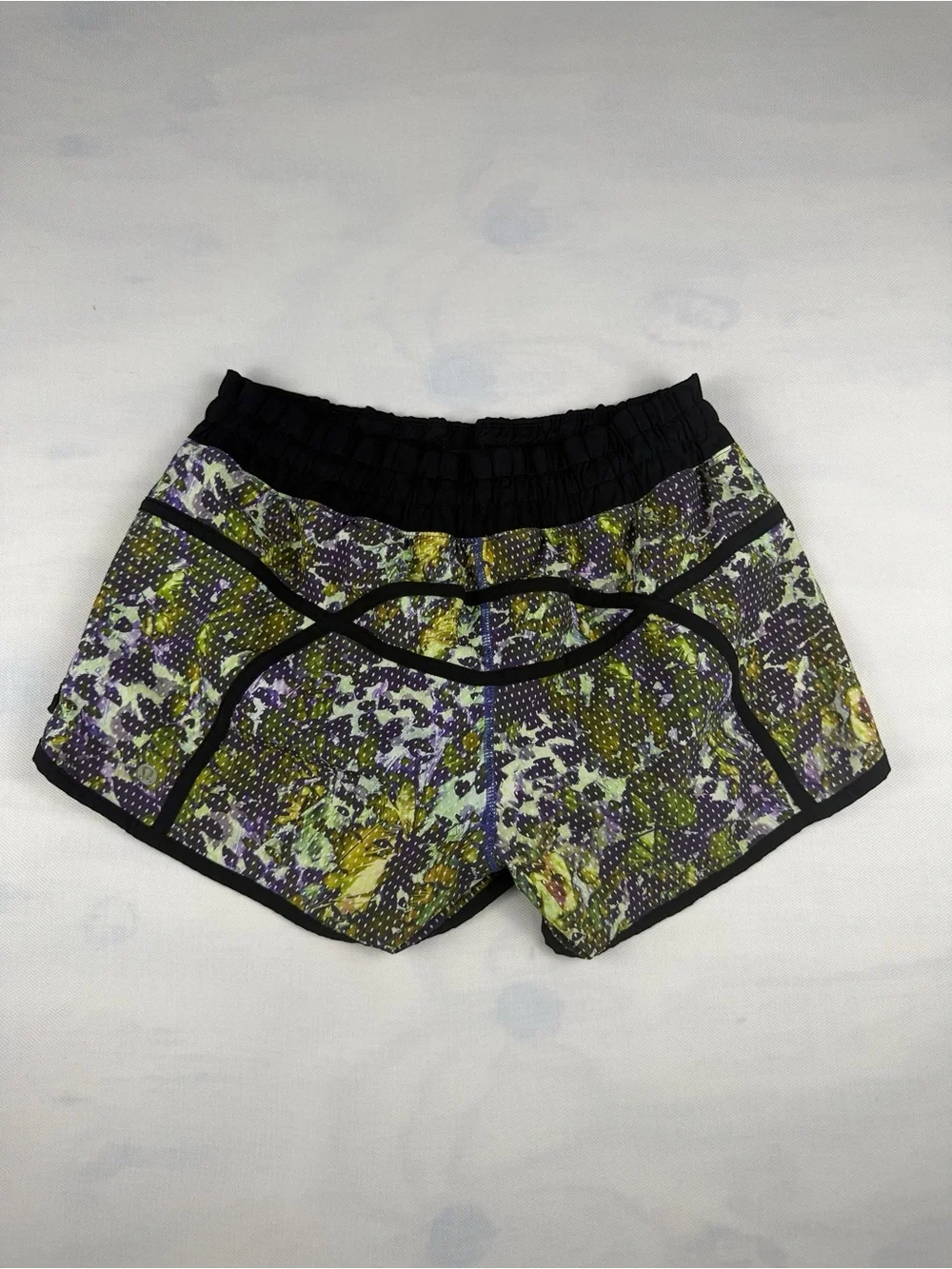 🌟 Lululemon Speed Shorts - Retired Print - Moody Mirage - Size 6 💜💚